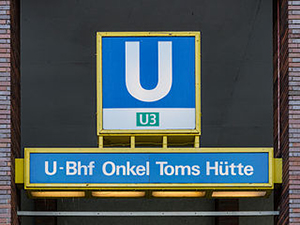 u-bahnhof_onkel_toms_hutte_station_sign_20130705_7